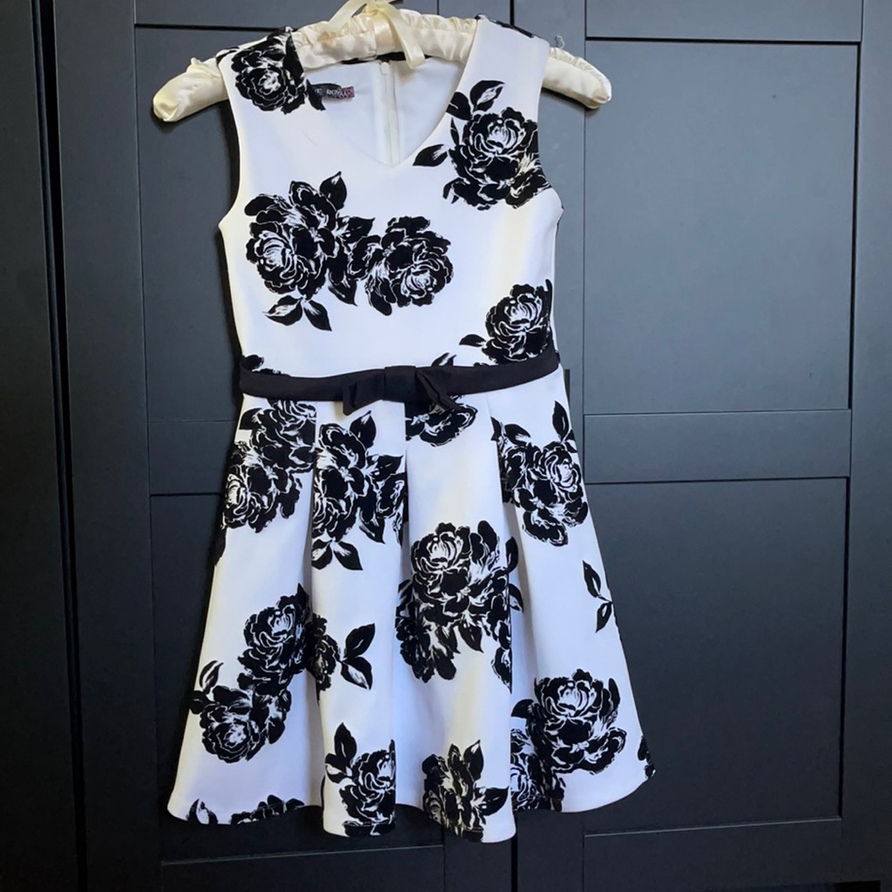 Girls white and black dress size 7